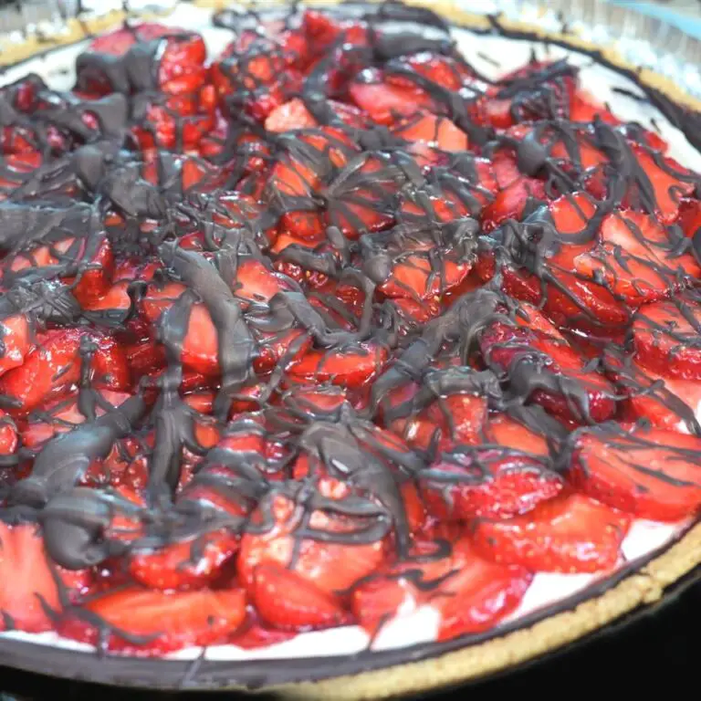 Easy And Delicious Chocolate-Covered Strawberry Pie Recipe