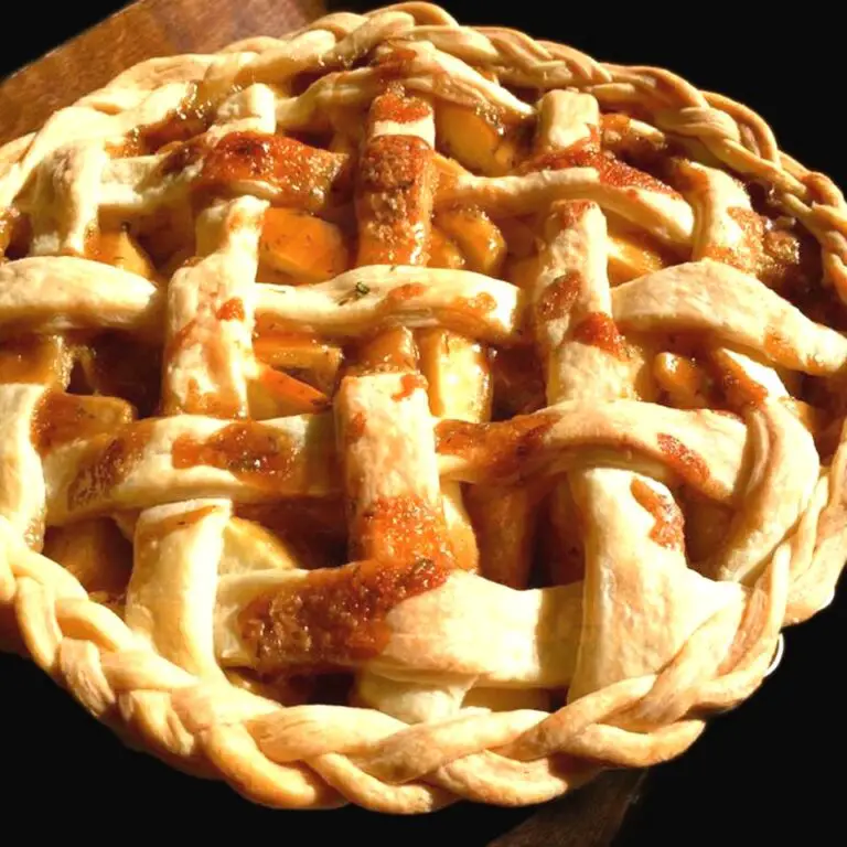 Delicious Rosemary-Thyme Apple Pie Recipe