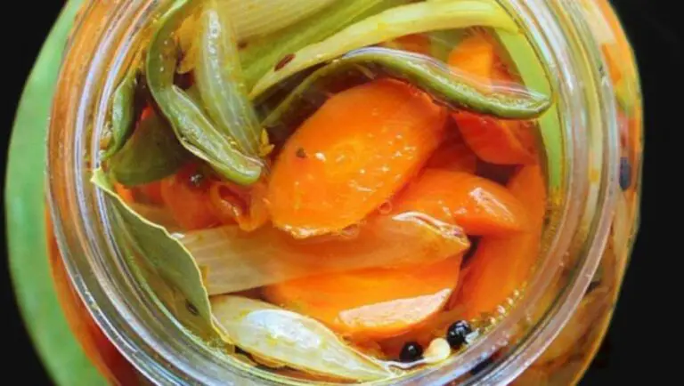 Spicy And Tangy Pickled Carrots – A Perfectly Balanced Flavor!